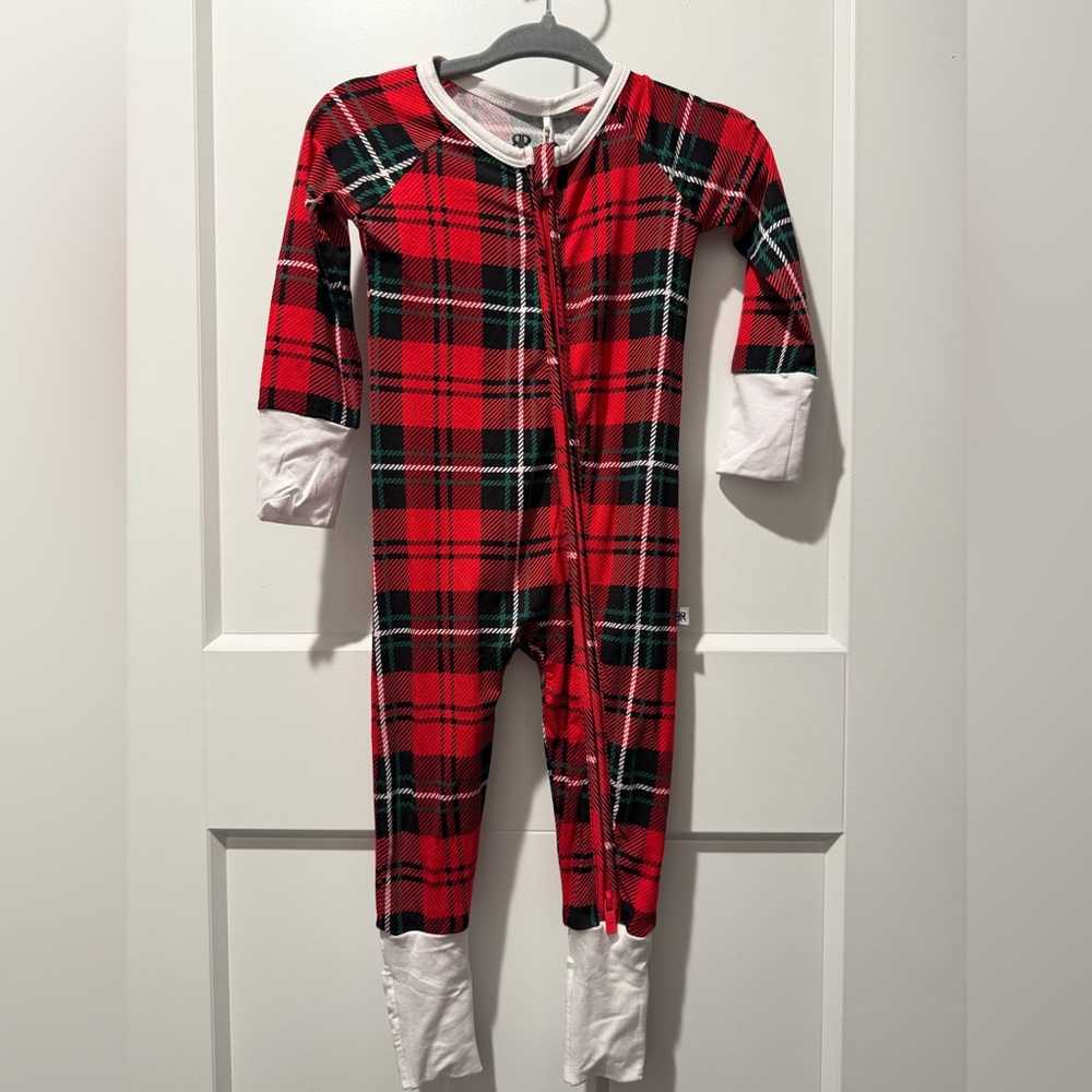 Bums & Roses Christmas Plaid Sleeper 6-9M NWT
